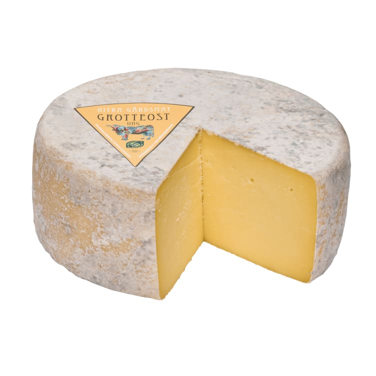 Cave Cheese Young per Kg | Yellow Cheese | All season, baking, Party | Hitra